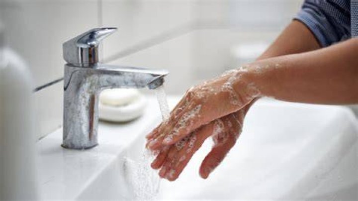 Why you should wash glassware first when washing up by hand?